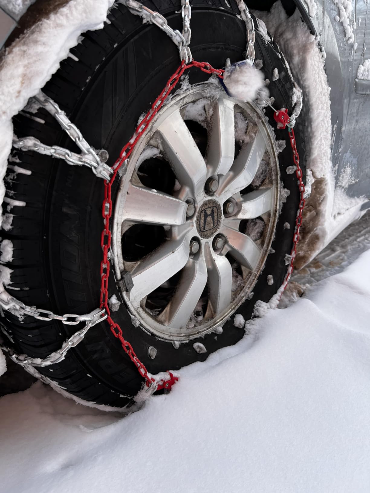 Snow Chains for Pickup Trucks, 2 Piece x 12mm, 1 Minute Quick Installation Tire Chains with Automatic Tensioner, Heavy-Duty Emergency Tire Traction Chain for Pickup Trucks and Off-Road SUVs (HYR-A) customer photo 2