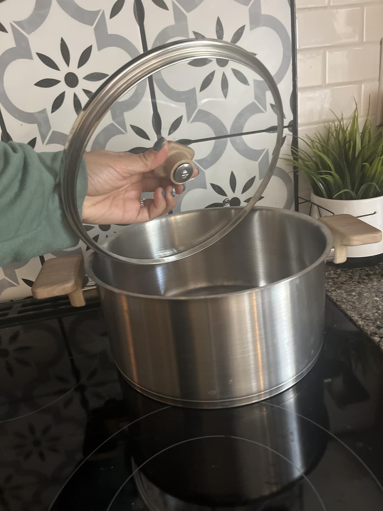CAROTE 8 Qt Tri-Ply Stainless Steel Stockpot, Non-Toxic Stock Pot with Lid, Soup Pot for Pasta, Even Heating, Oven Safe, Induction, Ceramic and Gas Cooktops Compatible, Sliver, Mothers Day Gifts customer photo 2