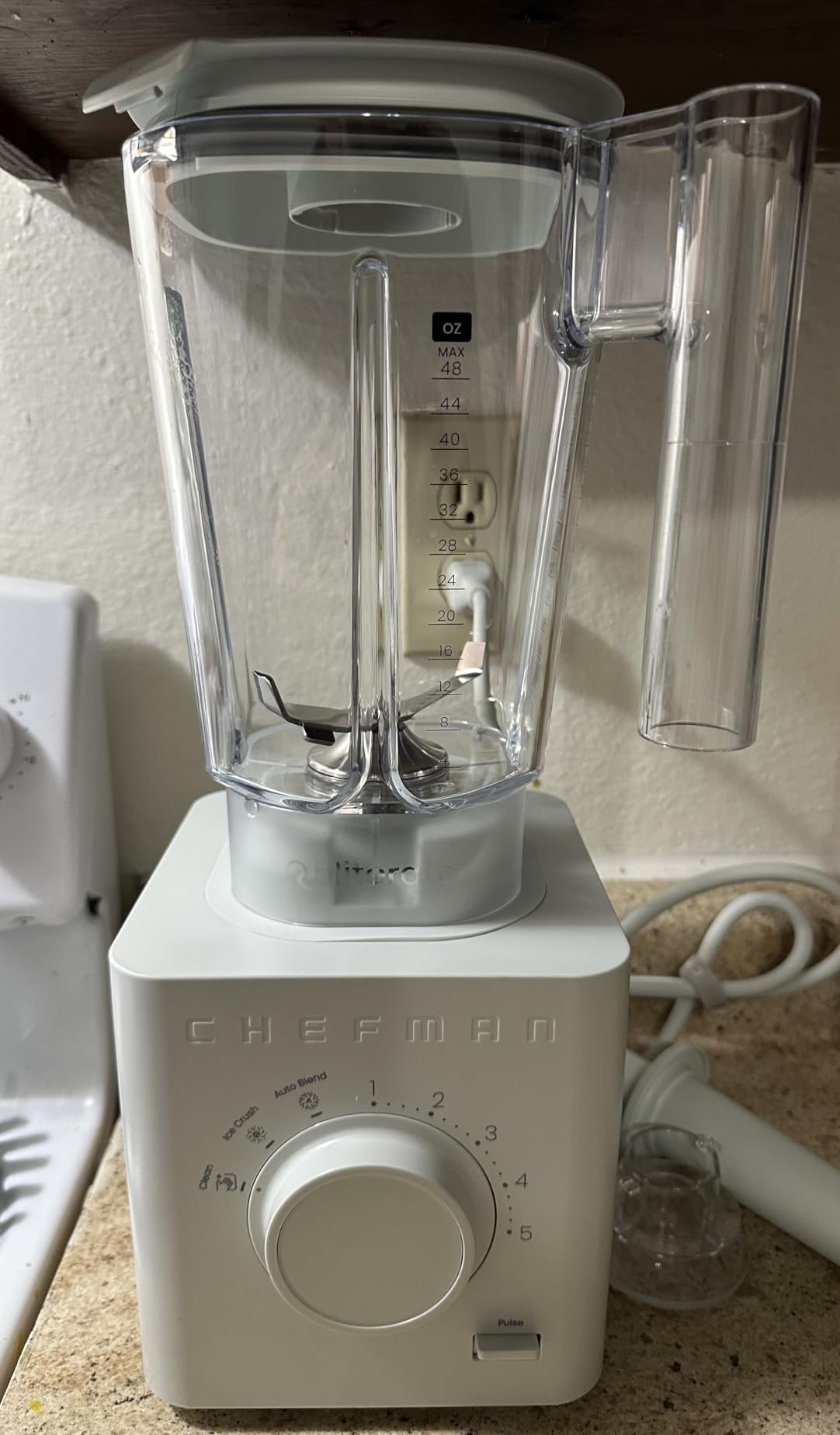 Chefman Obliterator 48 oz Countertop Blender for Smoothies, 1380W Motor to Crush Ice customer photo 2