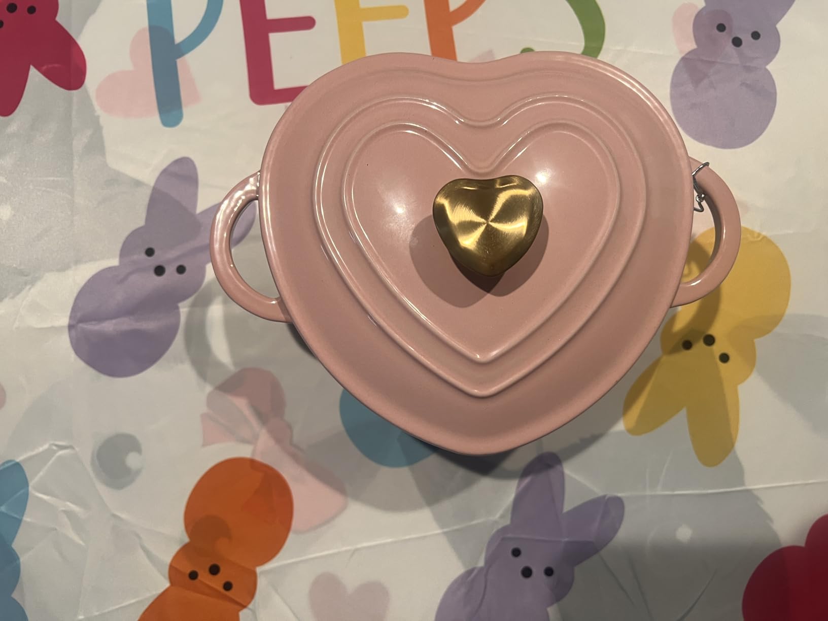 Paris Hilton Enameled Cast Iron Braiser, Heart-Shaped Skillet with Lid, Superior Heat Retention Casserole, Stovetop and Oven-to-Table, 3.5-Quart, Pink customer photo 2