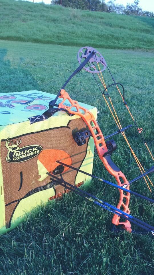 DIAMOND ARCHERY Prism Fully Equipped Adjustable Durable Compound Bow, Right/Left Hand, 5-55 lbs Draw Weight, 295 FPS customer photo 1