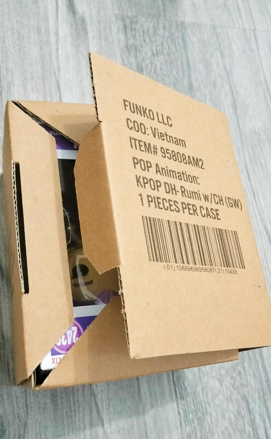 Funko Pop! Animation: Kpop Demon Hunters - Rumi - 1/6 Odds for Rare Chase Variant - Glow in the Dark - Collectable Vinyl Figure - Gift Idea - Official Merchandise - Toys for Kids & Adults customer photo 2