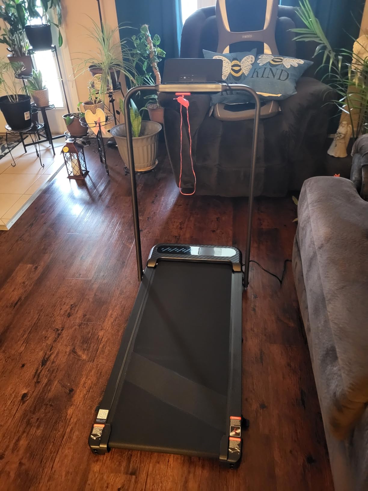 WELLFIT Folding Treadmill for Home, Walking Pad with Incline and Handle Bar | 350+lbs Capacity, Under Desk Treadmill for Home Small Office, Low Noise Treadmills with Smart Voice Control customer photo 1