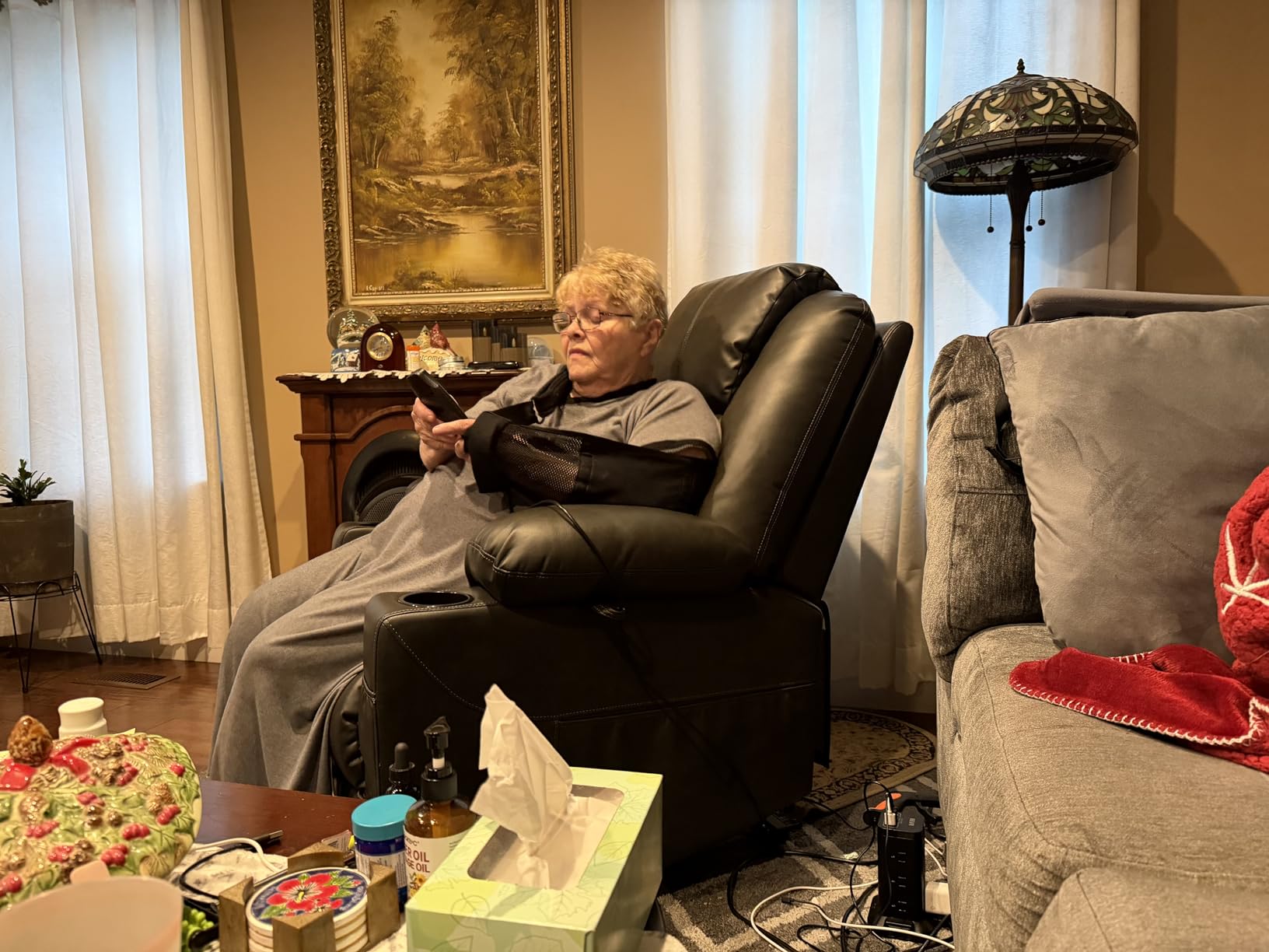 MCombo Small Power Lift Recliner Chair for Elderly, Heat and Massage 7141 customer photo 2