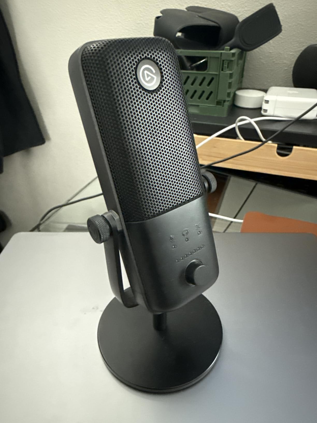 Elgato Wave:3 MK.2 USB Condenser Microphone, DSP Effects | ClipGuard 2.0 protection, Auto Gain calibration, Onboard voice enhancer, compressor, EQ, Multifunction dial, USB-C customer photo 1