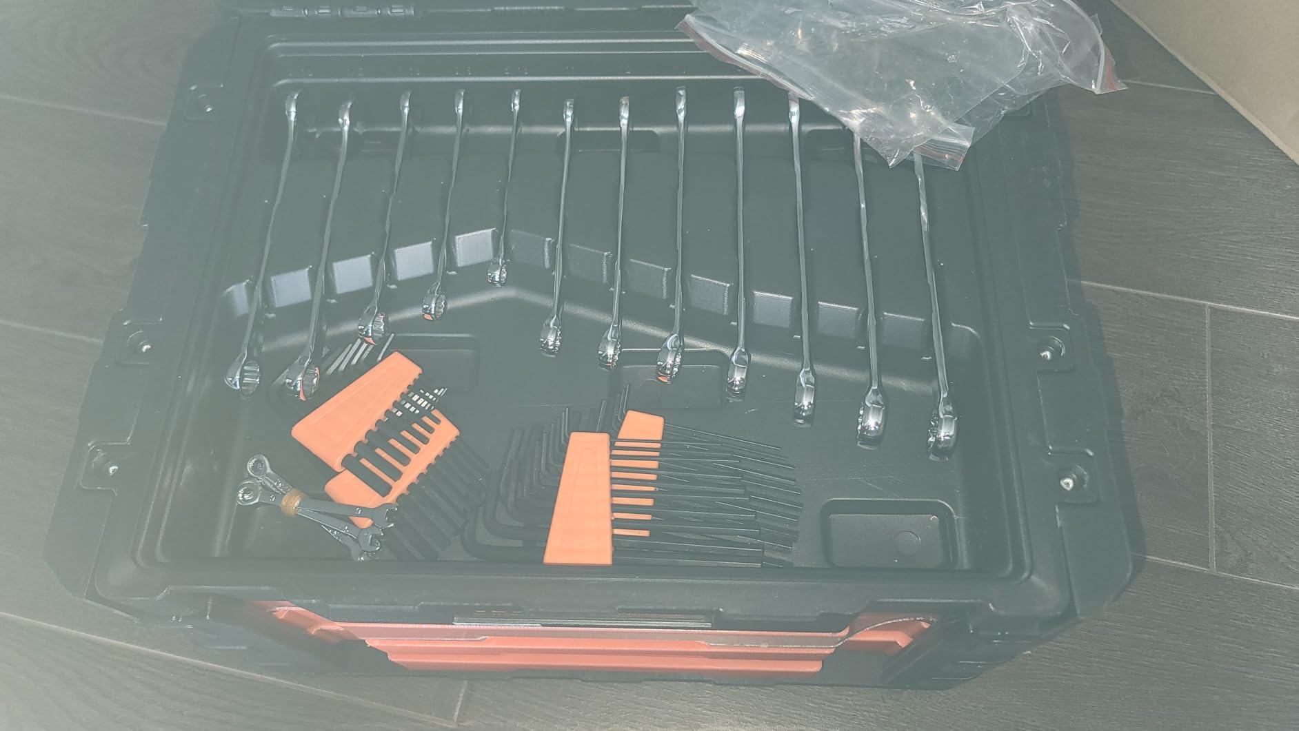 VEVOR Mechanics Tool Set, 314-Piece Mechanic Tool Kit, 1/4 in, 3/8 in, and 1/2 in Drive, Metric Socket Set, Wrenches, Screwdriver Bits, Accessories, and Storage Case, for Automotive and Home Repair customer photo 1