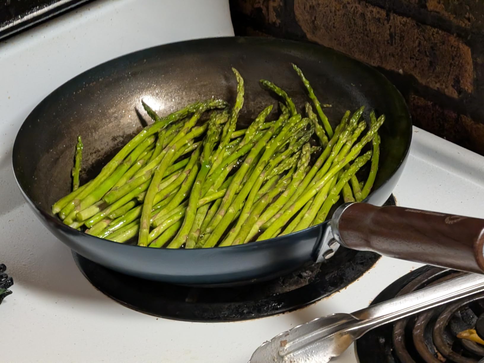 Crafted in Japan. Trusted by Chefs. Japanese Carbon Steel Frying Pan, Precision-Formed, Pre-Seasoned and Lightweight, Chef-Designed for High-Heat Control (11.0 inches) customer photo 1