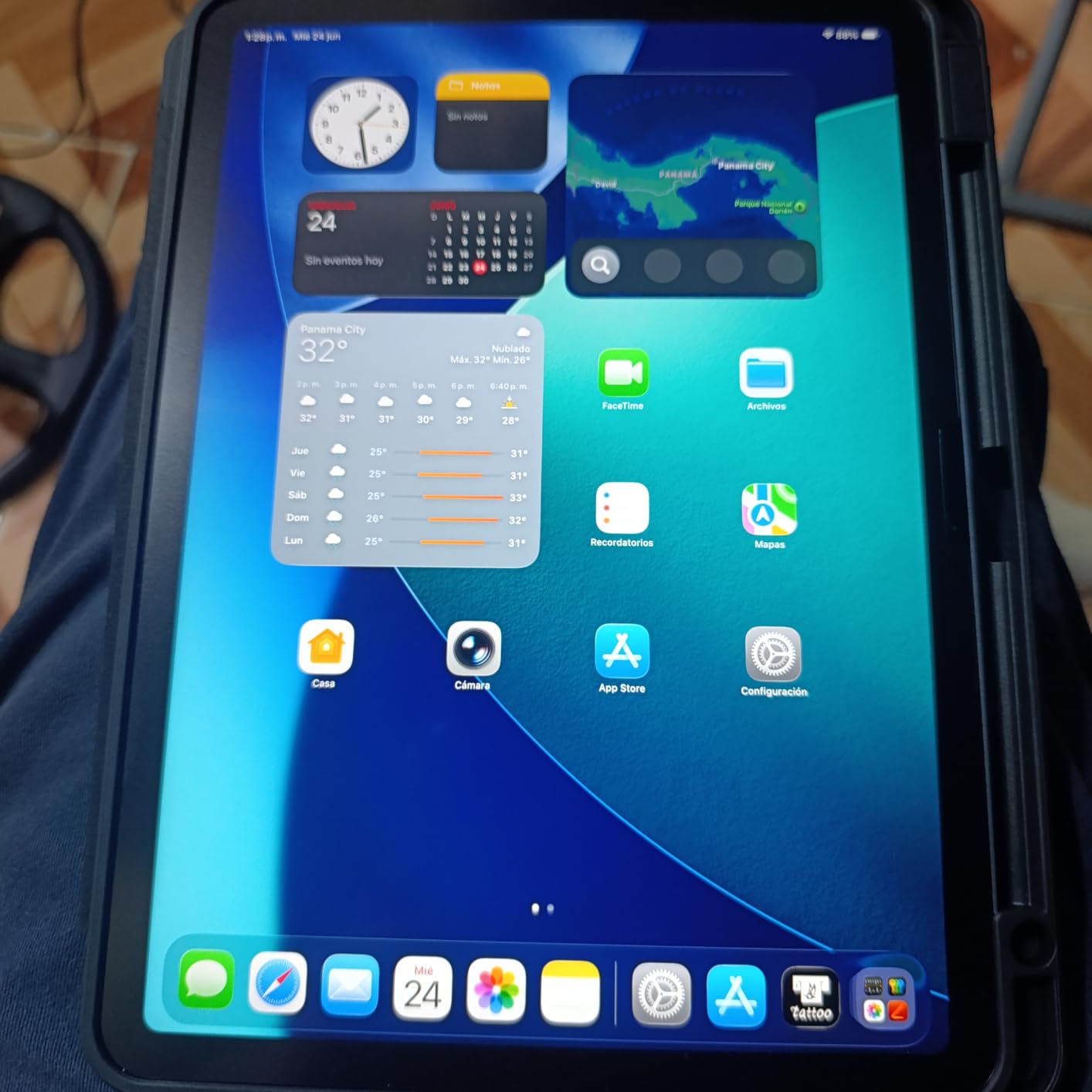 Apple iPad Air 11-inch (M4): Liquid Retina Display, 128GB, 12MP Front/Back Camera, Wi-Fi 7 with Apple N1, Touch ID, All-Day Battery Life - Space Gray customer photo 1