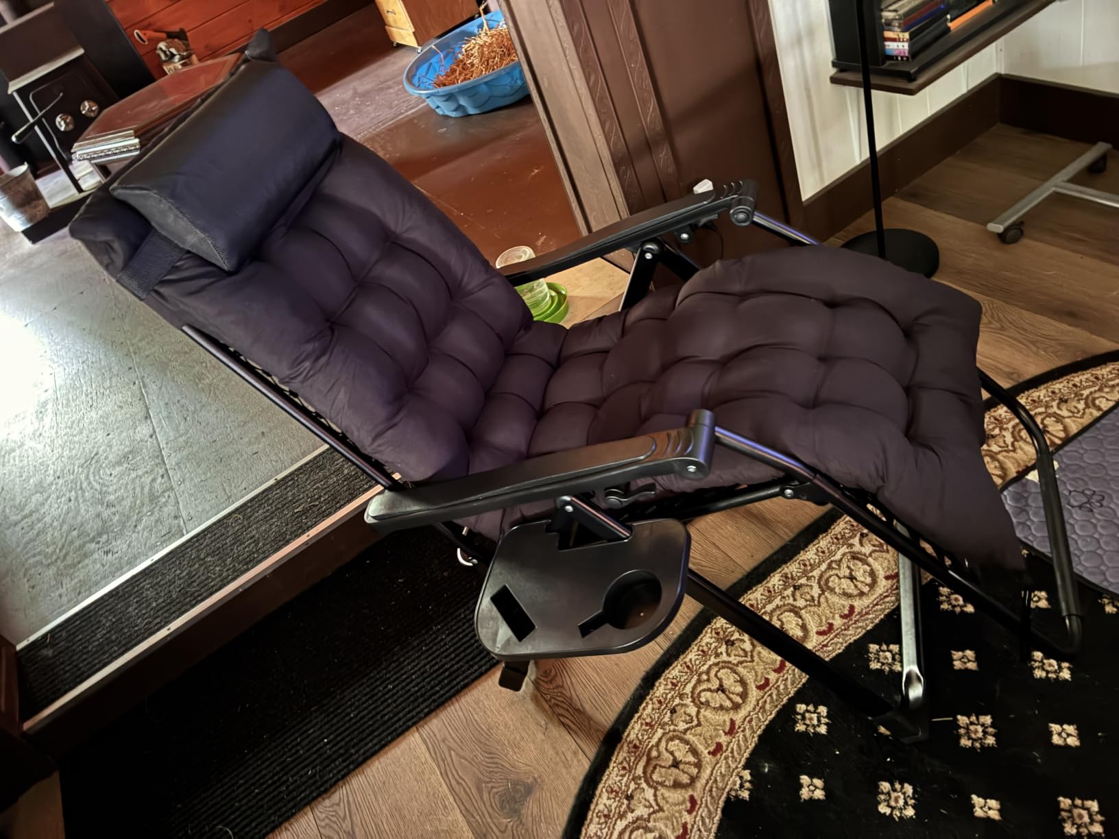 NEWBULIG Zero Gravity Chair, Folding Patio Recliner with Cup Holder Trays, Portable Lounge Chair with Removable Cushion for Beach & Camping, Classic Black customer photo 1