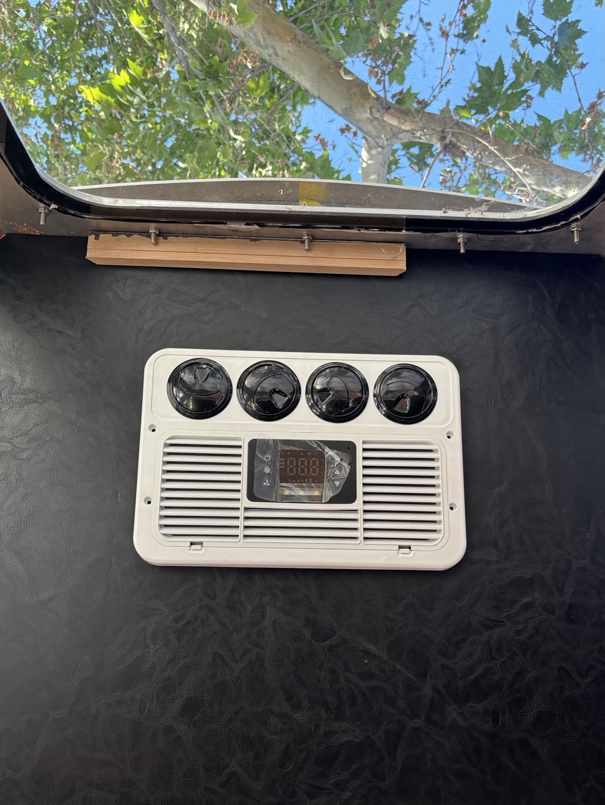 Ultra-Slim 12 Volt DC Roof Top RV Air Conditioner with Heat customer photo 1