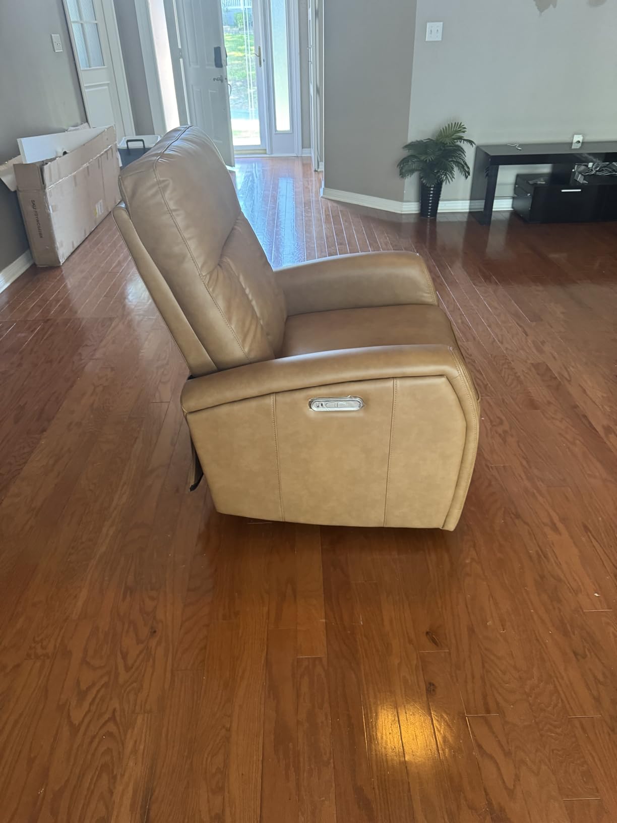 KISLOT Wall Hugger Power Recliner Chair with USB & Type-C Ports Faux Leather Recliner 135 Degree Reclining Small Space Electric Sofa for RV Living Room Bedroom customer photo 2