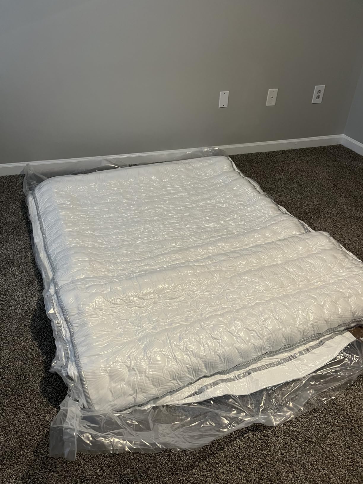 BedStory Firm Queen Mattress 14 Inch, Hybrid Queen Size Mattress in a Box, Back Pain Relief, Luxury Pocket Spring Mattress, Fiberglass-Free, 365-Night-Trial, 10 Year Warranty customer photo 1