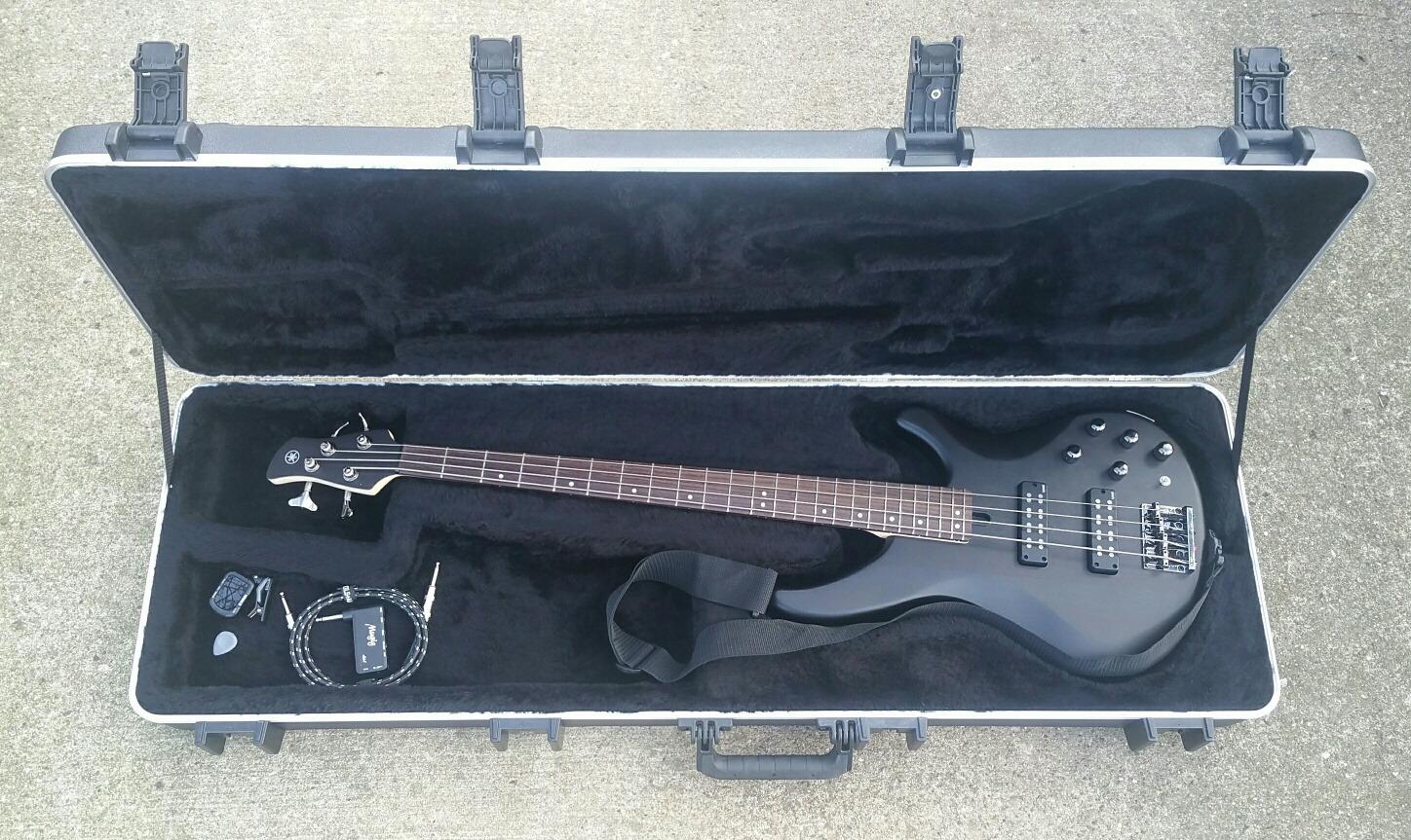 SKB Injection molded Strat/TeleFlight Case - TSA Latches, w/wheels customer photo 2