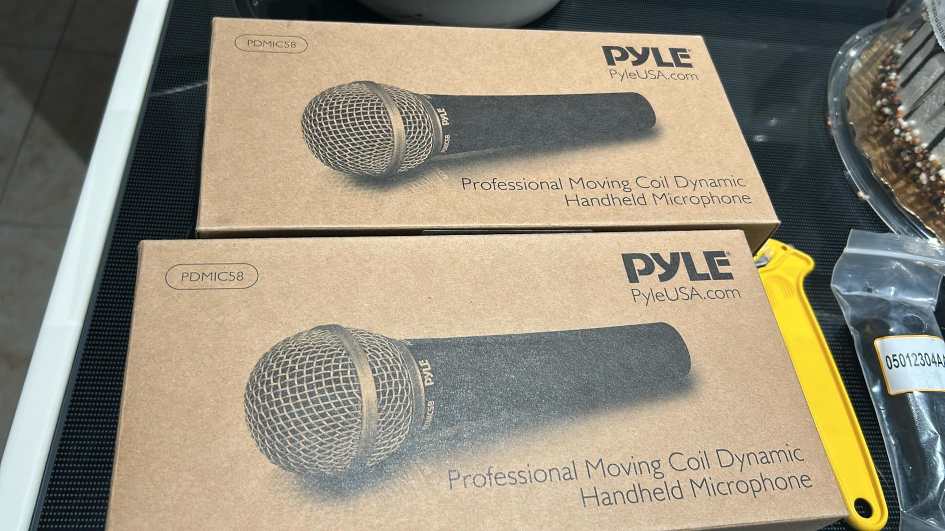 Pyle Microphone, Dynamic Cardioid, XLR Cable Included, Unidirectional, Rugged Construction, Built-in Pop Filter, Perfect for Stage & Studio, High Gain, Ultra-Wide Frequency Response, 15ft Cable customer photo 2