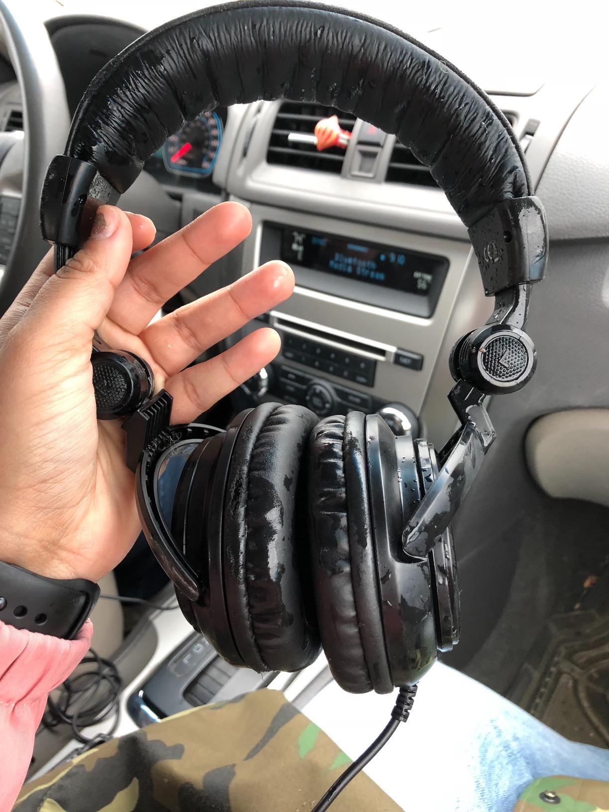 TASCAM TH-02 Professional Studio Monitor Headphones, Wired, Over Ear — for Recording, Podcast, DJ, Music and Guitar, with 1/4 Inch Jack Adapter customer photo 1