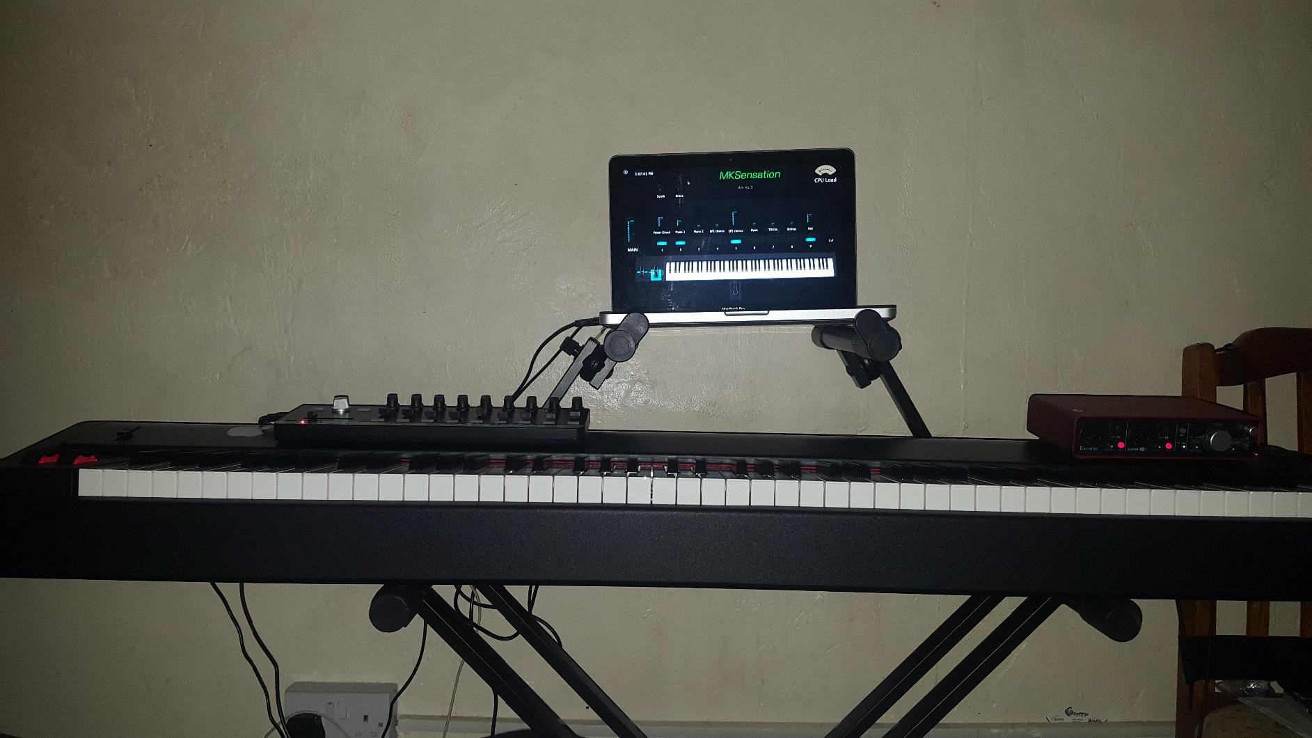 M-AUDIO Hammer 88 USB MIDI Keyboard Controller customer photo 1