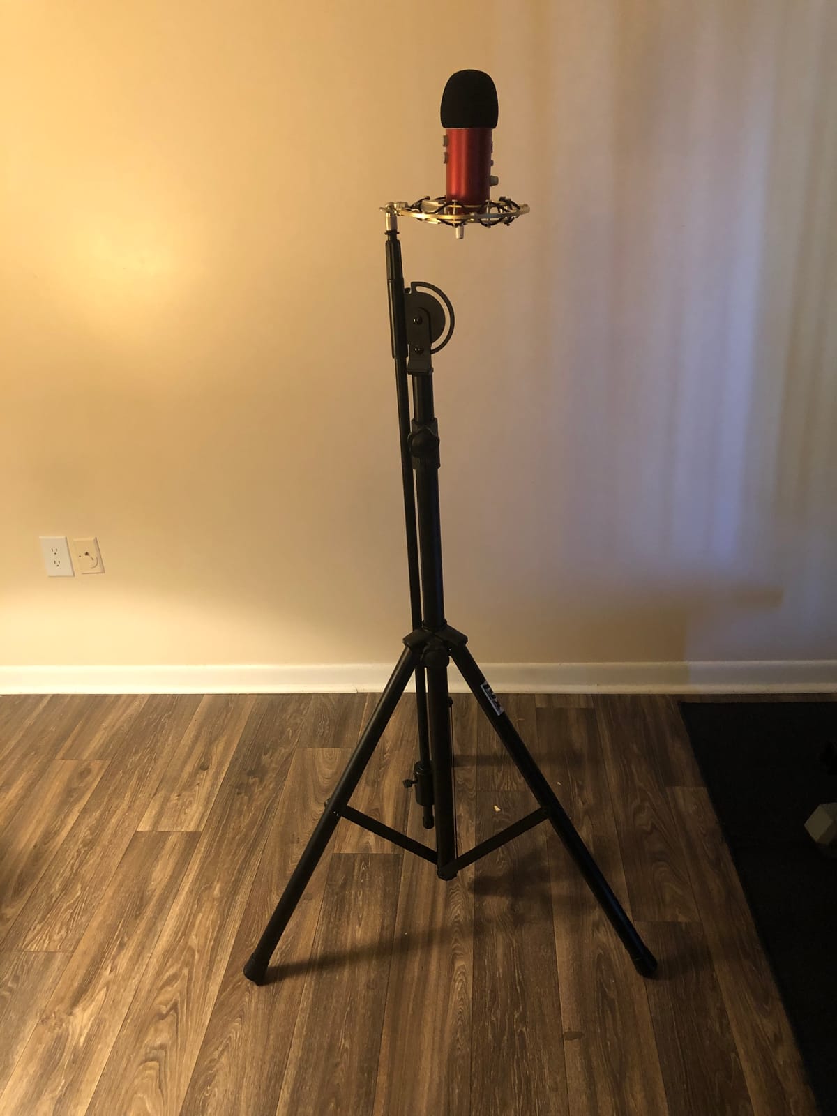 LyxPro SMT-1 Professional Microphone Stand Heavy Duty 93” Studio Overhead Boom Stand 76” Extra Long Telescoping Arm Mount, Foldable Tripod Legs & Adjustable Counterweight customer photo 1