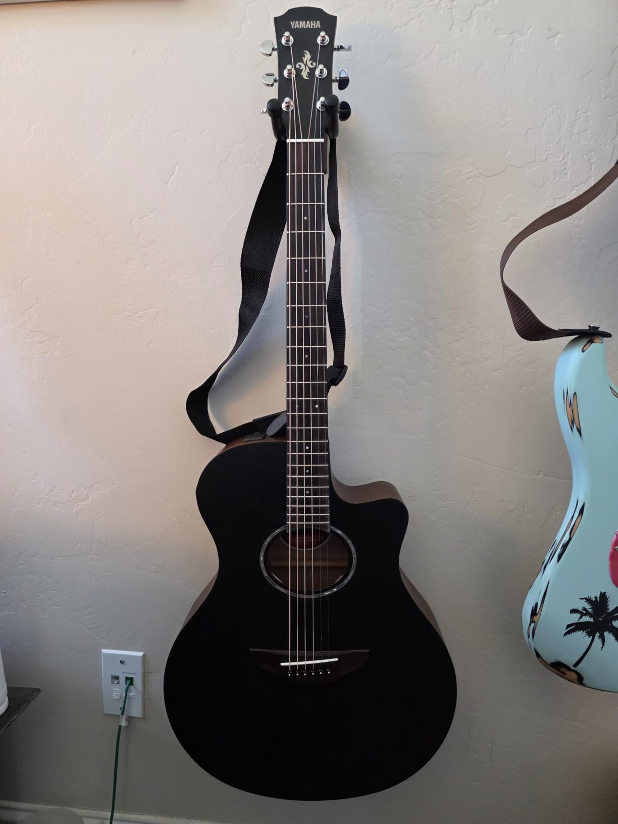 Yamaha APX600 VW Thin Body Acoustic-Electric Guitar, Vintage White customer photo 1