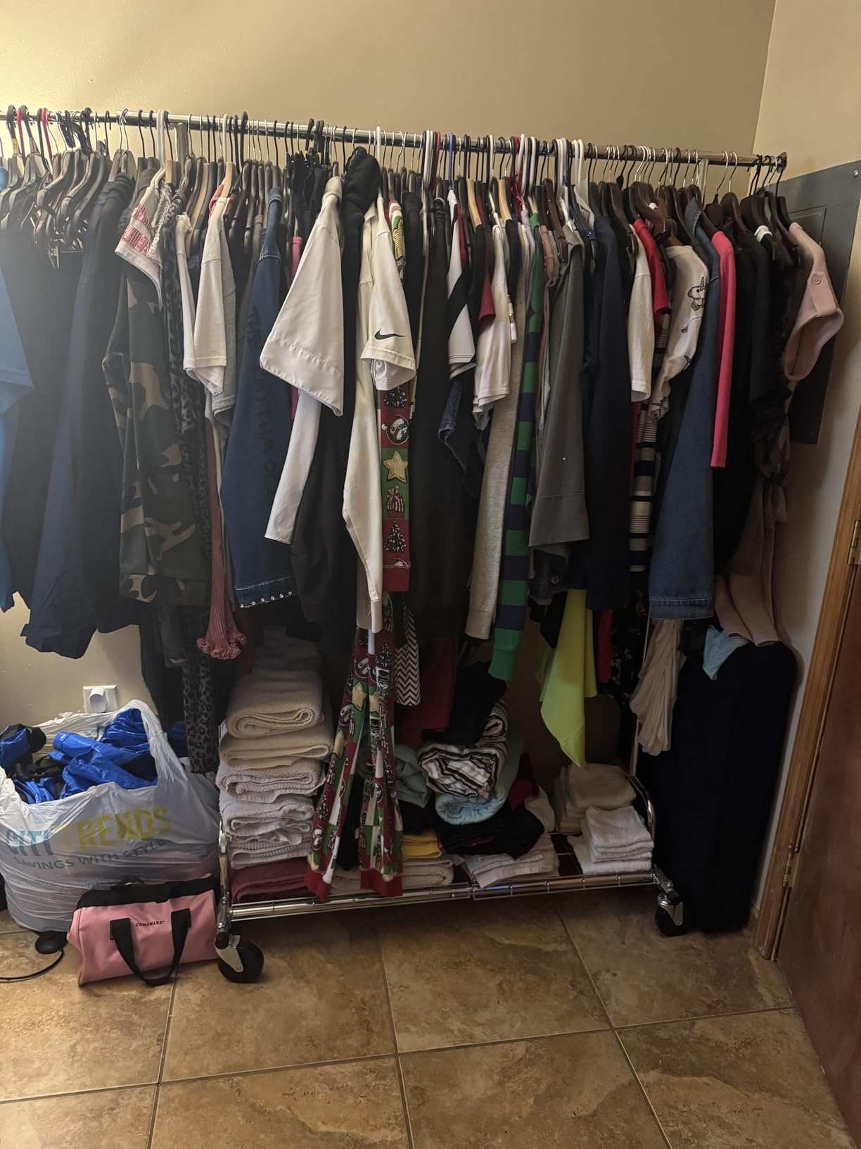 HOKEEPER Clothing Garment Rack Capacity 525LBS Collapsible Clothes Rack customer photo 2