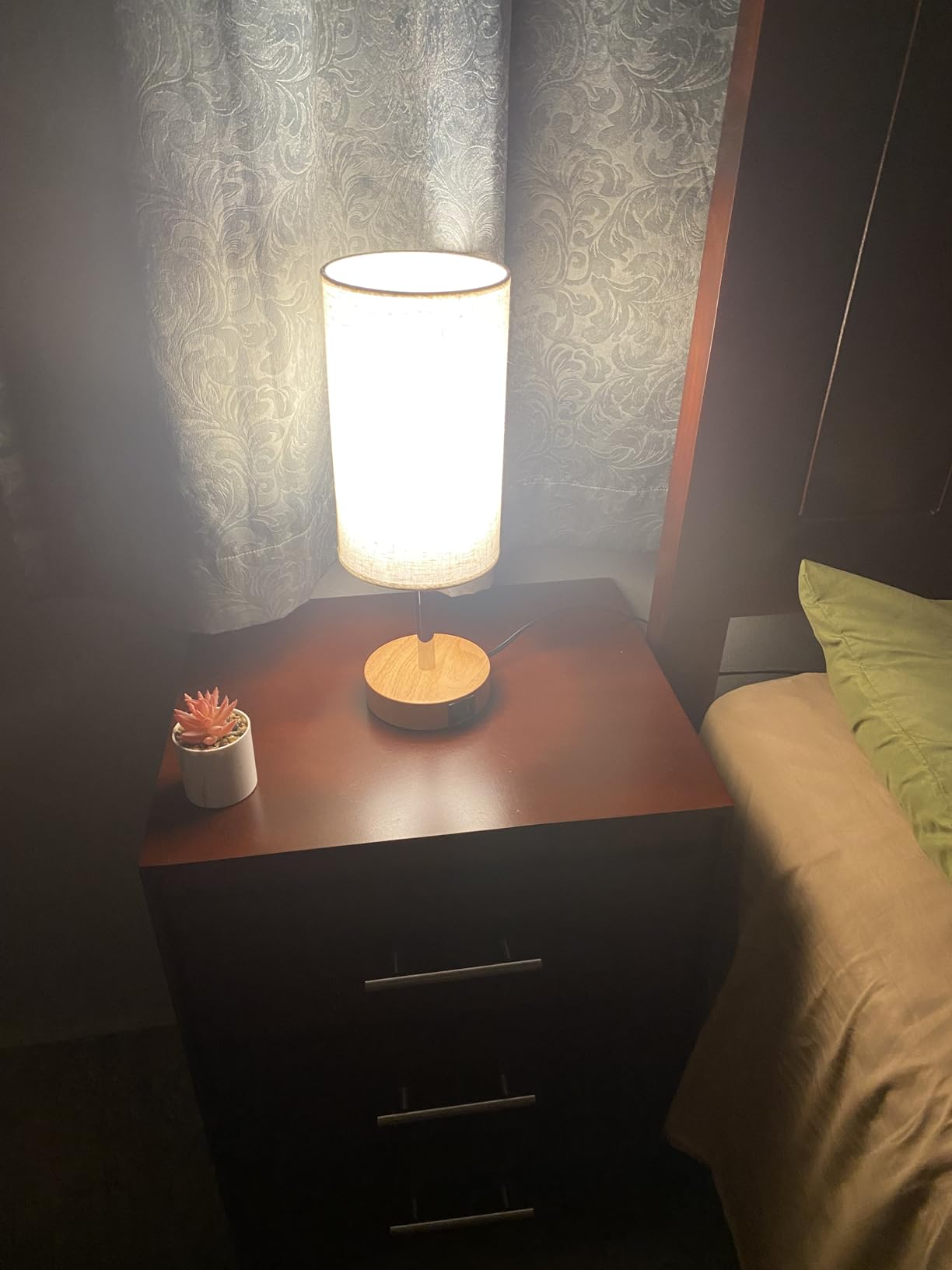 Yarra-Decor Bedside Table Lamp with USB Ports, Touch Dimmable Nightstand customer photo 1