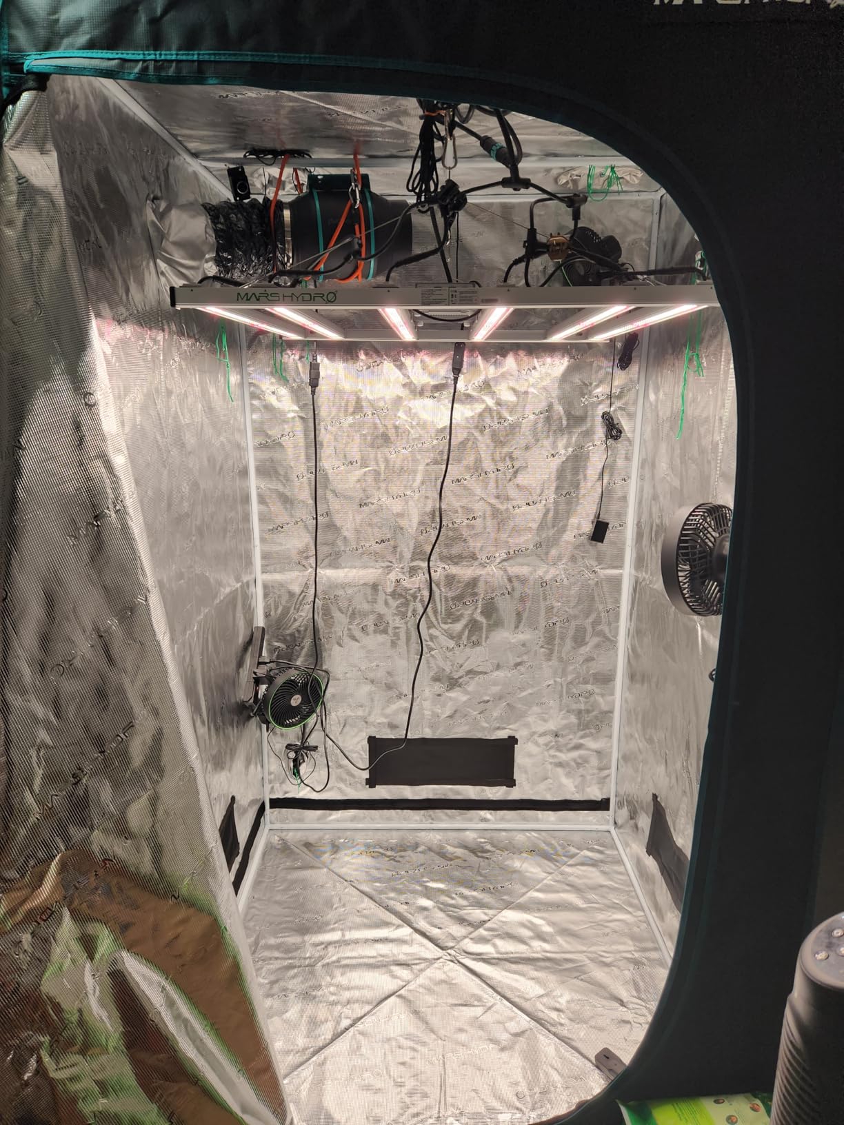 MARS HYDRO 4x4 Smart Grow Tent Kit with TSW2000 with iControl Controller customer photo 1