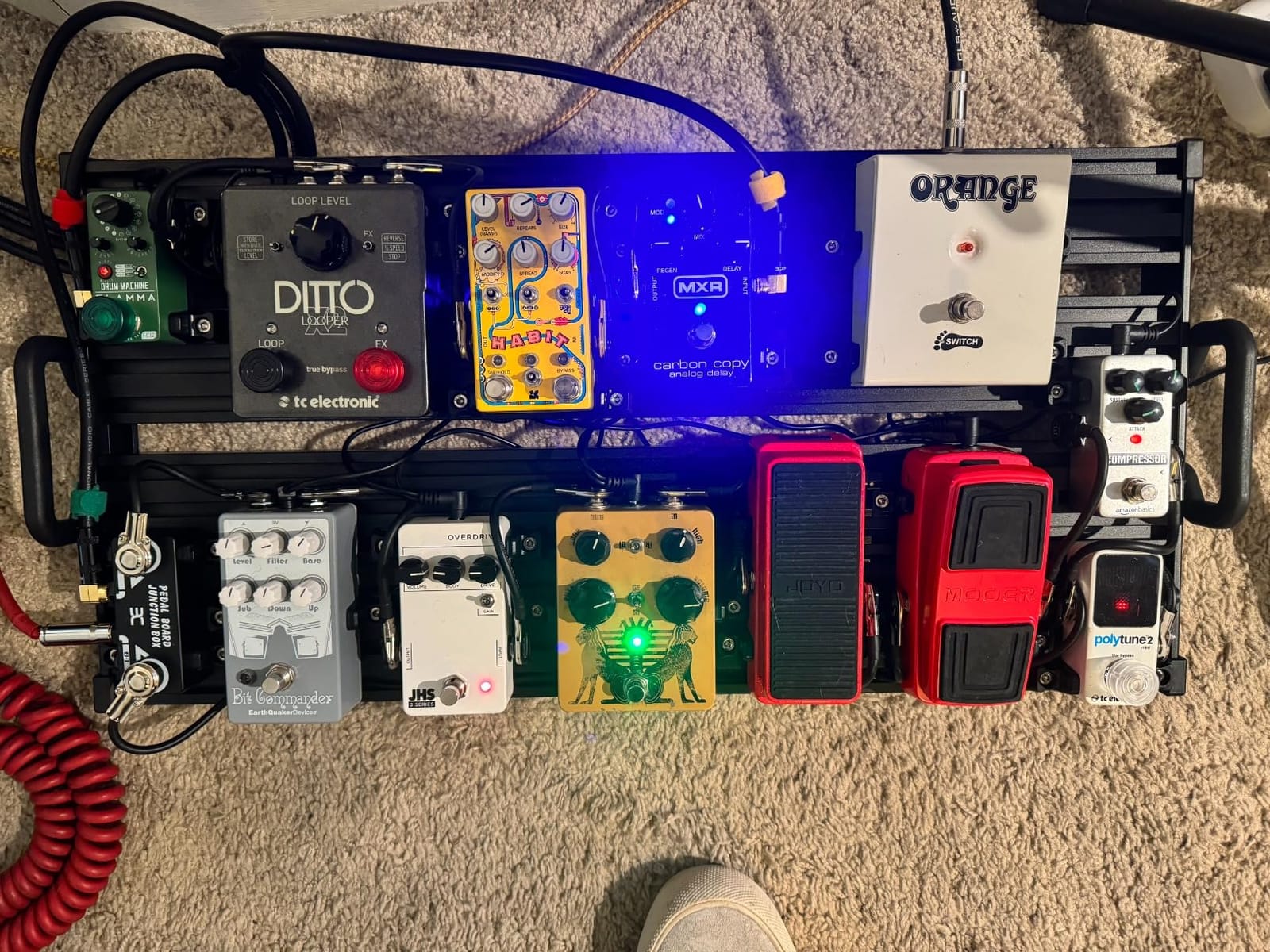 GUITTO Guitar Pedalboard, Secure Clip-On Design Aluminum Alloy Pedal Board with Carry Bag, No Adhesive Needed for Effects Pedals, for Gigs and Rehearsals, GPB-03 Large customer photo 1