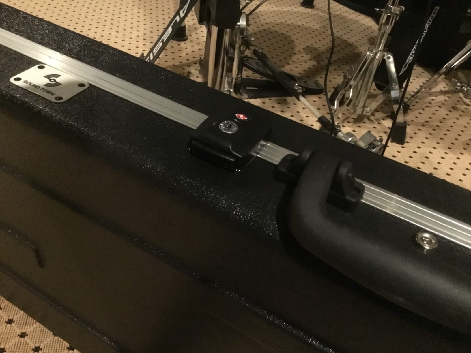 Sound Town Lightweight ABS Road Case for Electric Guitar with TSA Approved Locking Latch and EPS Foam Plush Interior (STEC-500) customer photo 1
