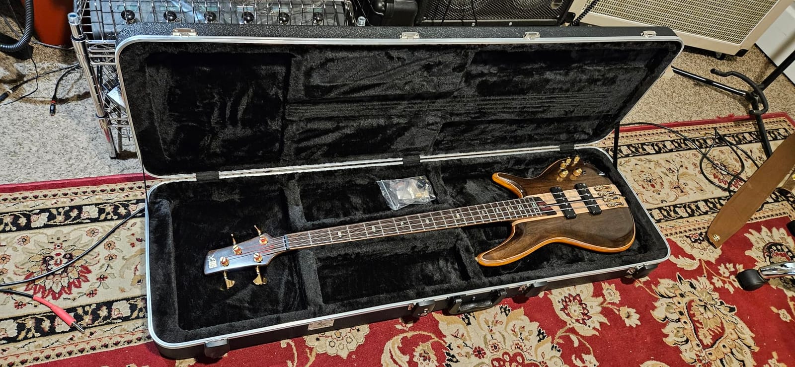 Sound Town Lightweight ABS Road Case for Electric Guitar with TSA Approved Locking Latch and EPS Foam Plush Interior (STEC-500) customer photo 2
