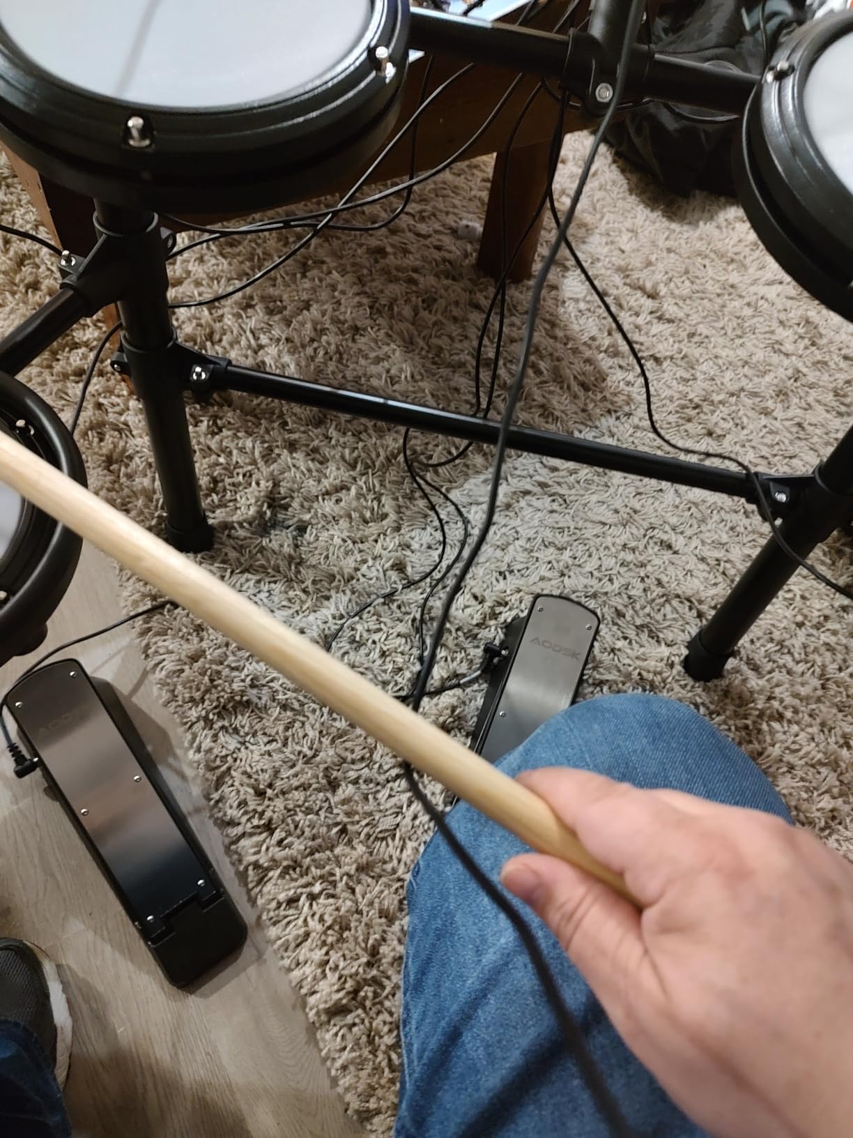 AODSK Electric Drum Set with Quiet Mesh Pads,Electronic Drum for Beginner,USB MIDI,Throne,Headphones,Sticks, Included 15 Kits and 195 Sounds (AED-403-Teenagers Beginners) customer photo 1