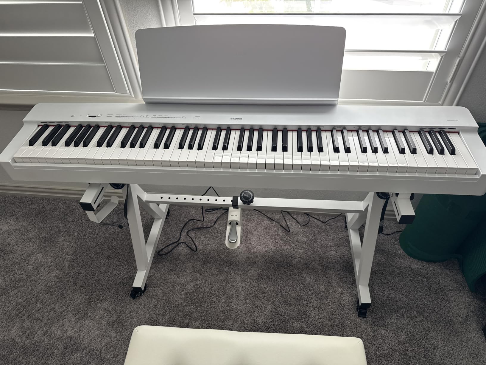 Yamaha P225 88-Key Digital Piano with Weighted Keys, Portable Design, Keyboard, Music Rest, Sustain Foot Switch, and Built-In Speakers, Black (P225B) customer photo 1