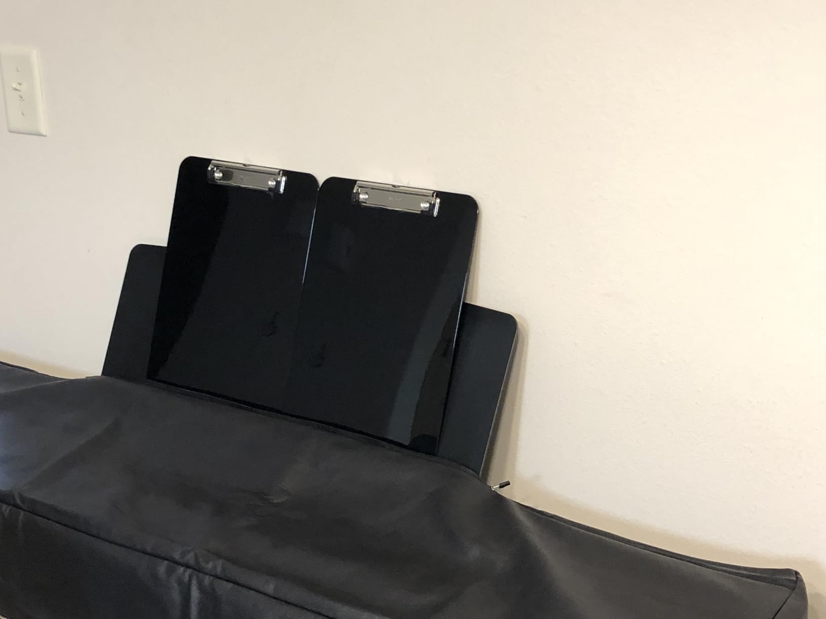 Yamaha P225 88-Key Digital Piano with Weighted Keys, Portable Design, Keyboard, Music Rest, Sustain Foot Switch, and Built-In Speakers, Black (P225B) customer photo 2
